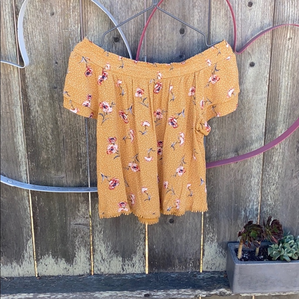 Off shoulder top 🎯